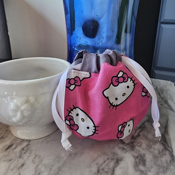 Hello Kitty Mini Pouch Party  Bag. 10 Pcs For $25.00 - Picture 2 of 5